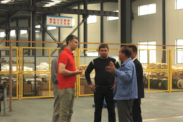 俄羅斯客戶到安邦集團參觀考察電伴熱工廠和電地暖生產(chǎn)線(圖1)